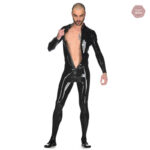Vêtement en latex avec chaussettes pour un look audacieux