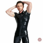 Tenue en latex courte pour hommes