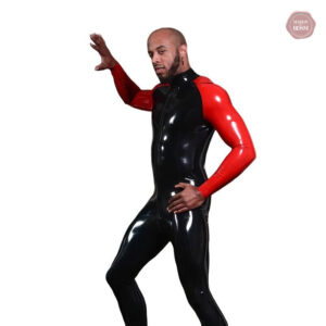 Combinaison ajustée en latex pour un look audacieux