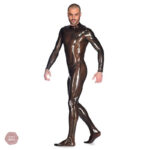 Vêtement en latex transparent pour style audacieux