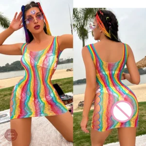 Vêtement en résille colorée pour un look audacieux