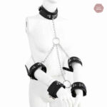 Accessoire BDSM : menottes pour des expériences intenses