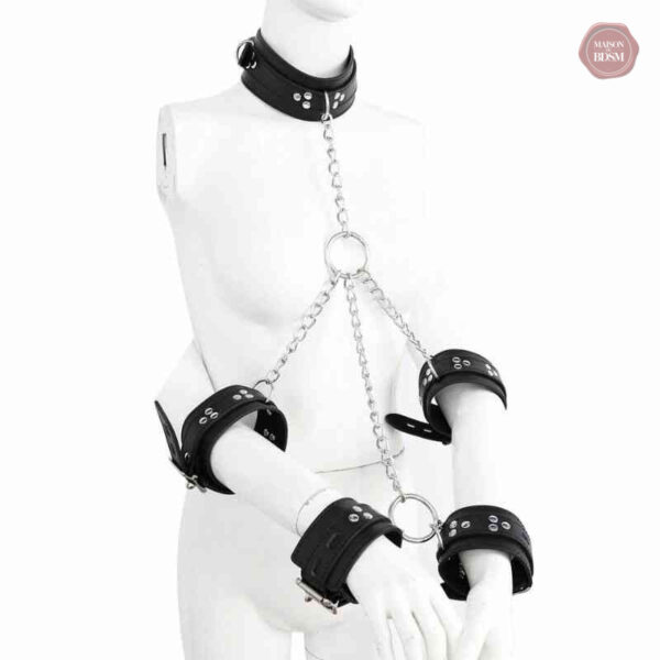 Accessoire BDSM : menottes pour des expériences intenses