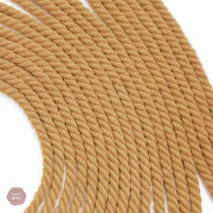 Menottes en corde pour une expérience de bondage