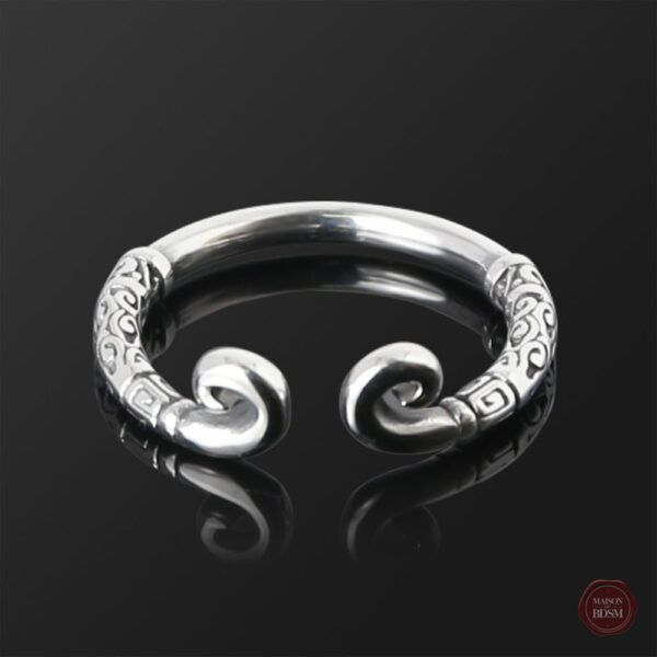 Anneau de gland avec motif elfique distinctif