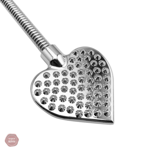 Accessoire BDSM en forme de cœur pour jeux de domination
