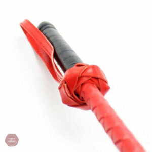 Cravache rouge, outil pour jeux de domination