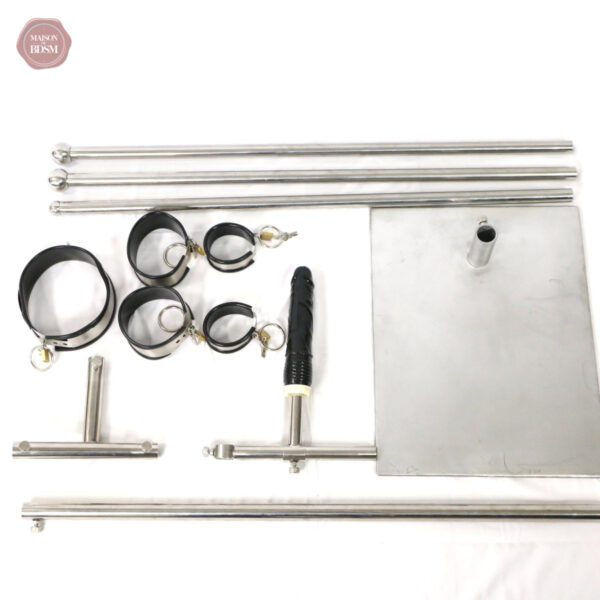 Ensemble BDSM avec croix amovible et accessoires variés