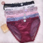 Culotte féminine en satin et dentelle raffinée