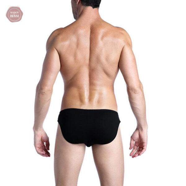 Culotte noire pour un look travesti audacieux