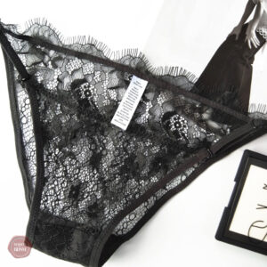 Culotte en dentelle fine avec bretelles réglables