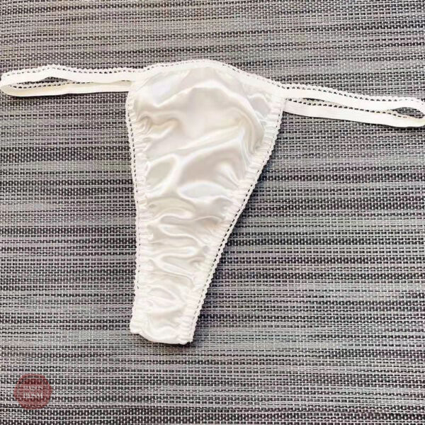 Culotte en satin douce au toucher pour un look glamour