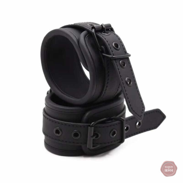 Ensemble BDSM pour explorer le jeu de rôle