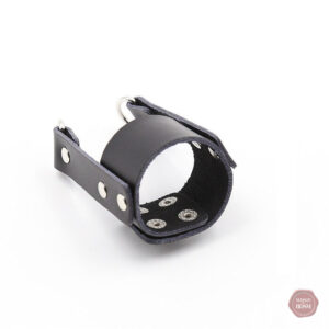Outil de soumission pour le cock and ball torture