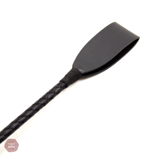 Fouet BDSM en faux cuir, idéal pour des sensations intenses