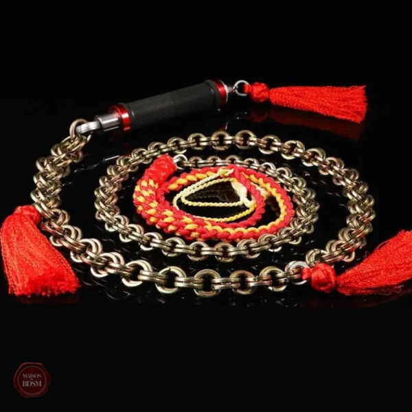Accessoire BDSM, fouet à chaînes pour sensations intenses