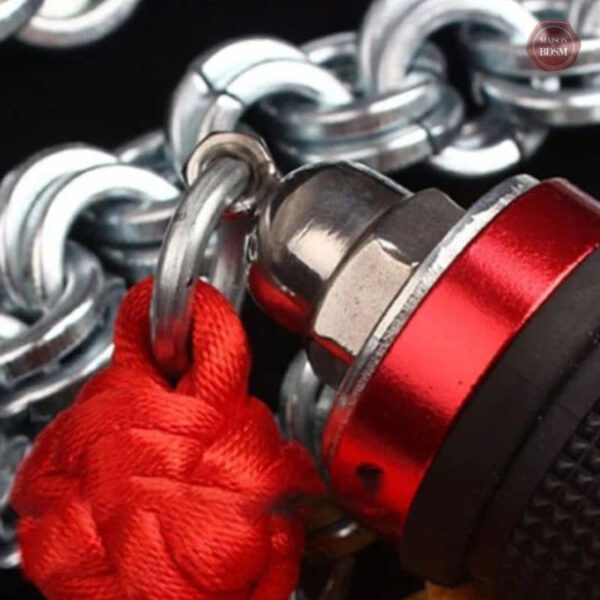Fouet BDSM avec chaînes, parfait pour l'exploration érotique