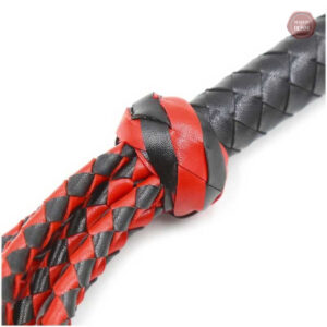 Accessoire BDSM, fouet en cuir tressé
