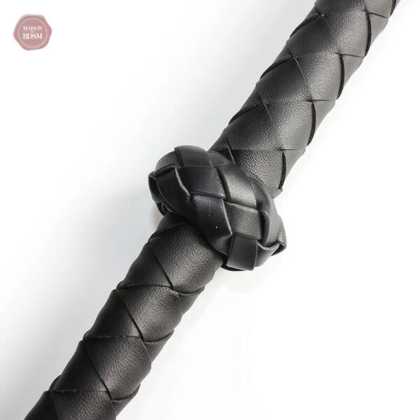 Fouet long de 140 cm pour des sessions de domination