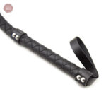 Accessoire de domination, fouet pour explorer vos fantasmes BDSM