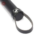 Accessoire de plaisir : fouet noir sophistiqué