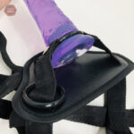 Gode ceinture ajustable, couleur violet, pour plaisir partagé