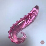 Dildo en verre avec texture tentaculaire, idéal pour exploration
