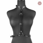 Harnais en cuir noir, parfait pour les jeux intimes