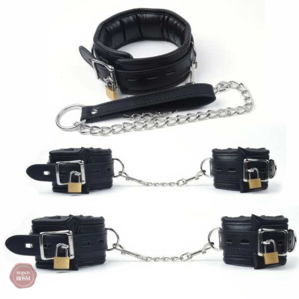 Kit BDSM en cuir avec cadenas pour des jeux intenses