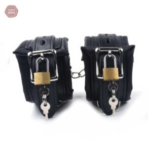 Cadenas inclus dans le kit BDSM pour la sécurité
