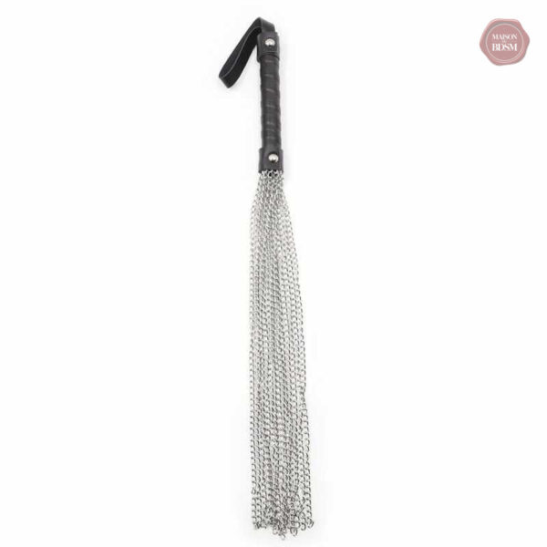 Accessoire BDSM : martinet avec chaînes