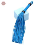 Martinet BDSM bleu en cuir, idéal pour des jeux sensuels