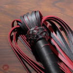 Fouet BDSM en cuir pour des sensations intenses