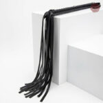 Fouet BDSM avec manche allongé pour des sensations intenses
