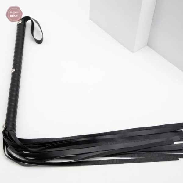 Accessoire de jeu BDSM, martinet à long manche ergonomique