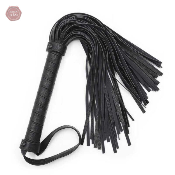 Fouet en cuir noir pour domination