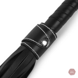 Accessoire BDSM, martinet en simili cuir