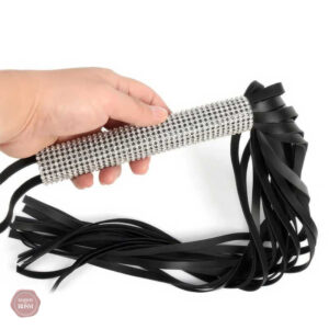 Fouet BDSM décoré de strass pour des sensations uniques