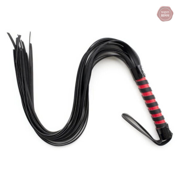martinet-esclave-bdsm-1 Martinet BDSM Impact en cuir pour des sensations intenses