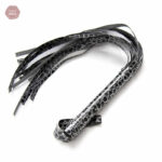 Fouet en cuir serpent pour jeux de domination