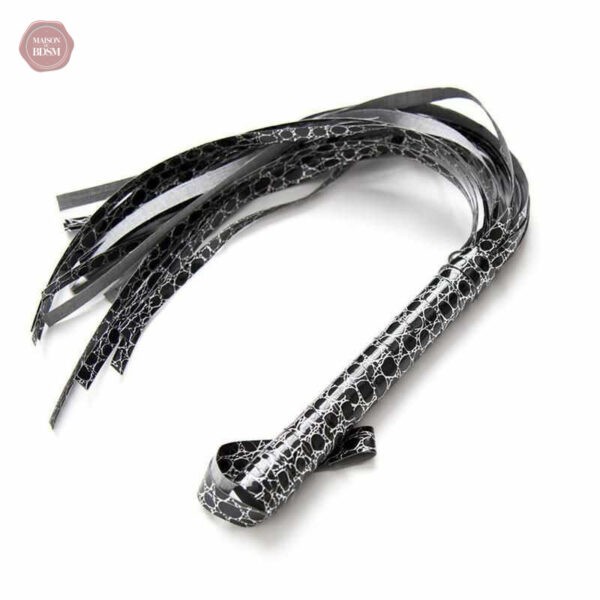 Fouet en cuir serpent pour jeux de domination