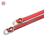 Masque BDSM stylé en rouge intense