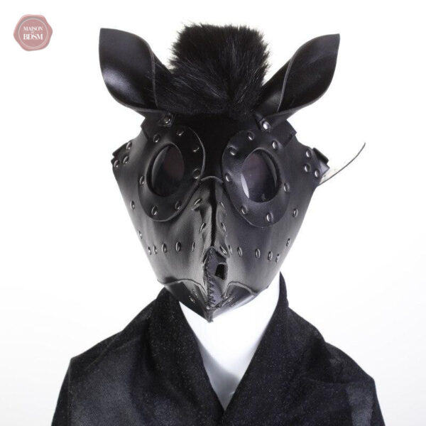 Masque de soumission en forme de tête de cheval