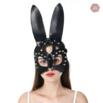 Masque clouté en forme de lapin pour expériences BDSM uniques