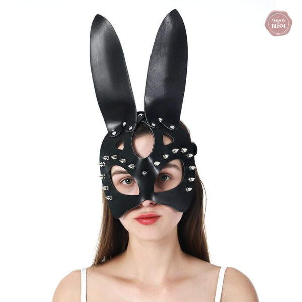 Masque clouté en forme de lapin pour expériences BDSM uniques