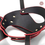 Accessoire BDSM : masque lapin en cuir confortable