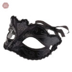Accessoire de bondage en noir, idéal pour des moments intimes