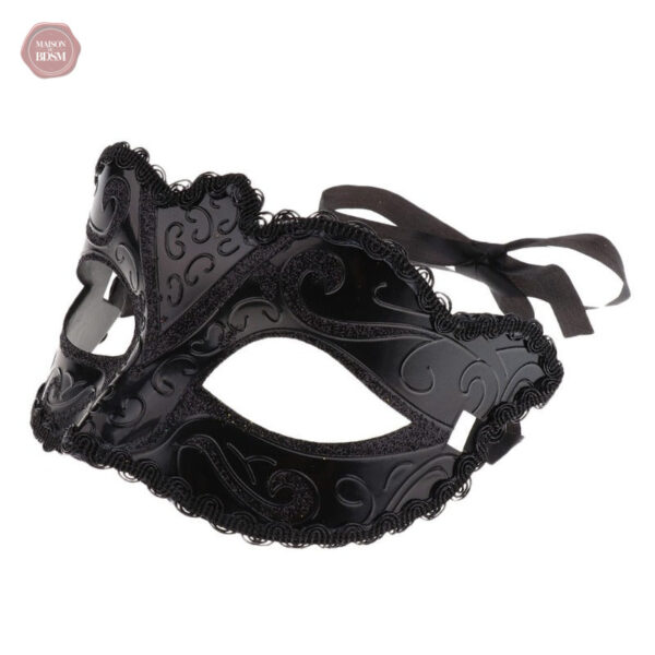 Accessoire de bondage en noir, idéal pour des moments intimes