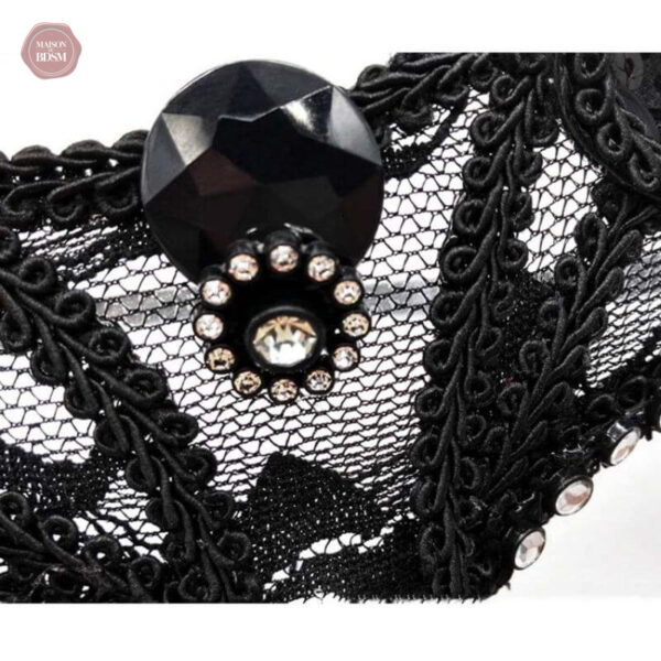 Accessoire sexy pour explorations sensuelles et masquées