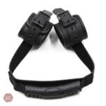 Menottes de bondage avec prise ergonomique et confort optimal